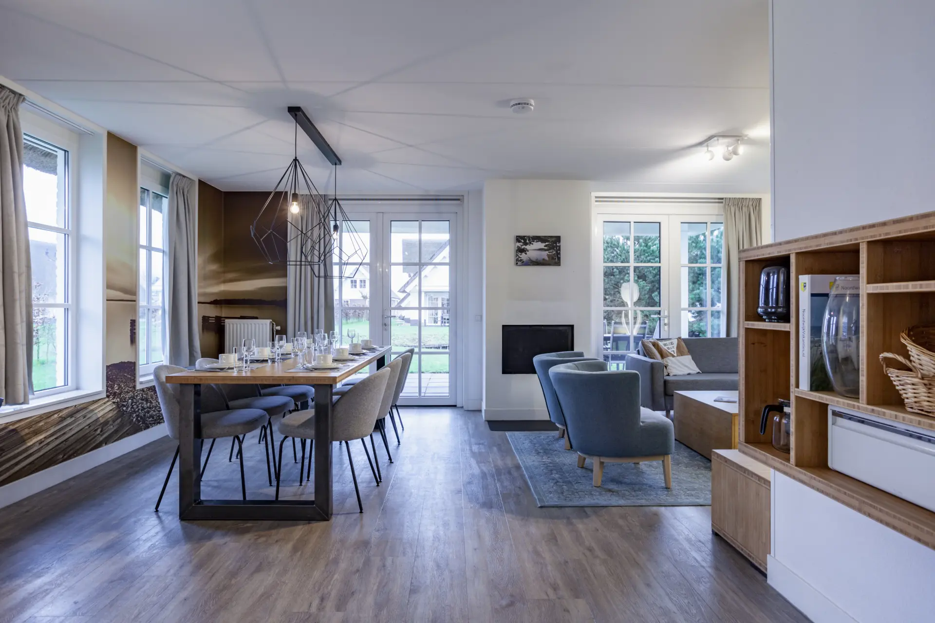 woonkamer, eettafel, openhaard, zithoekEdgar Works 2022 NWV MG 5140