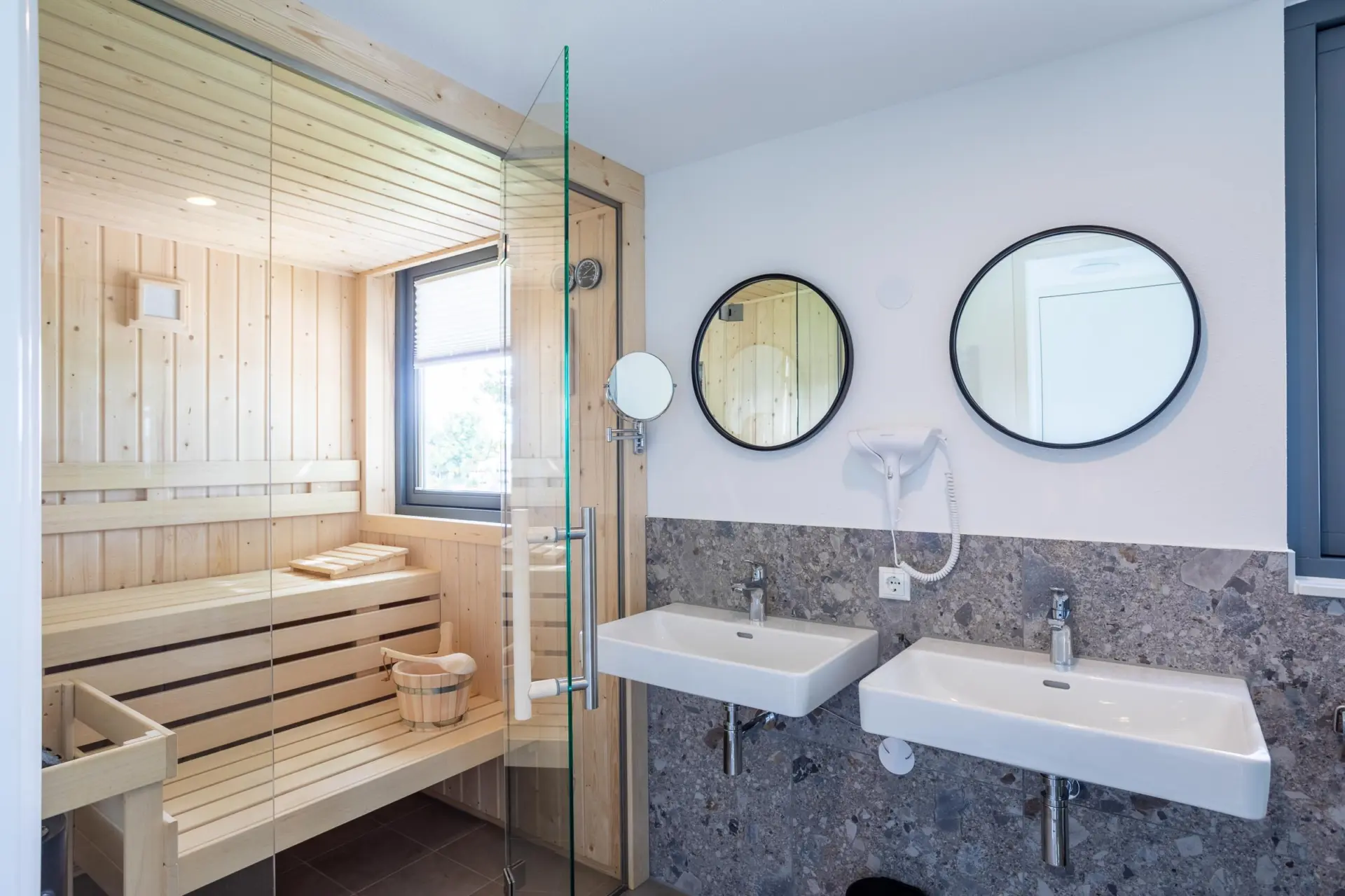 Badkamer boven met sauna