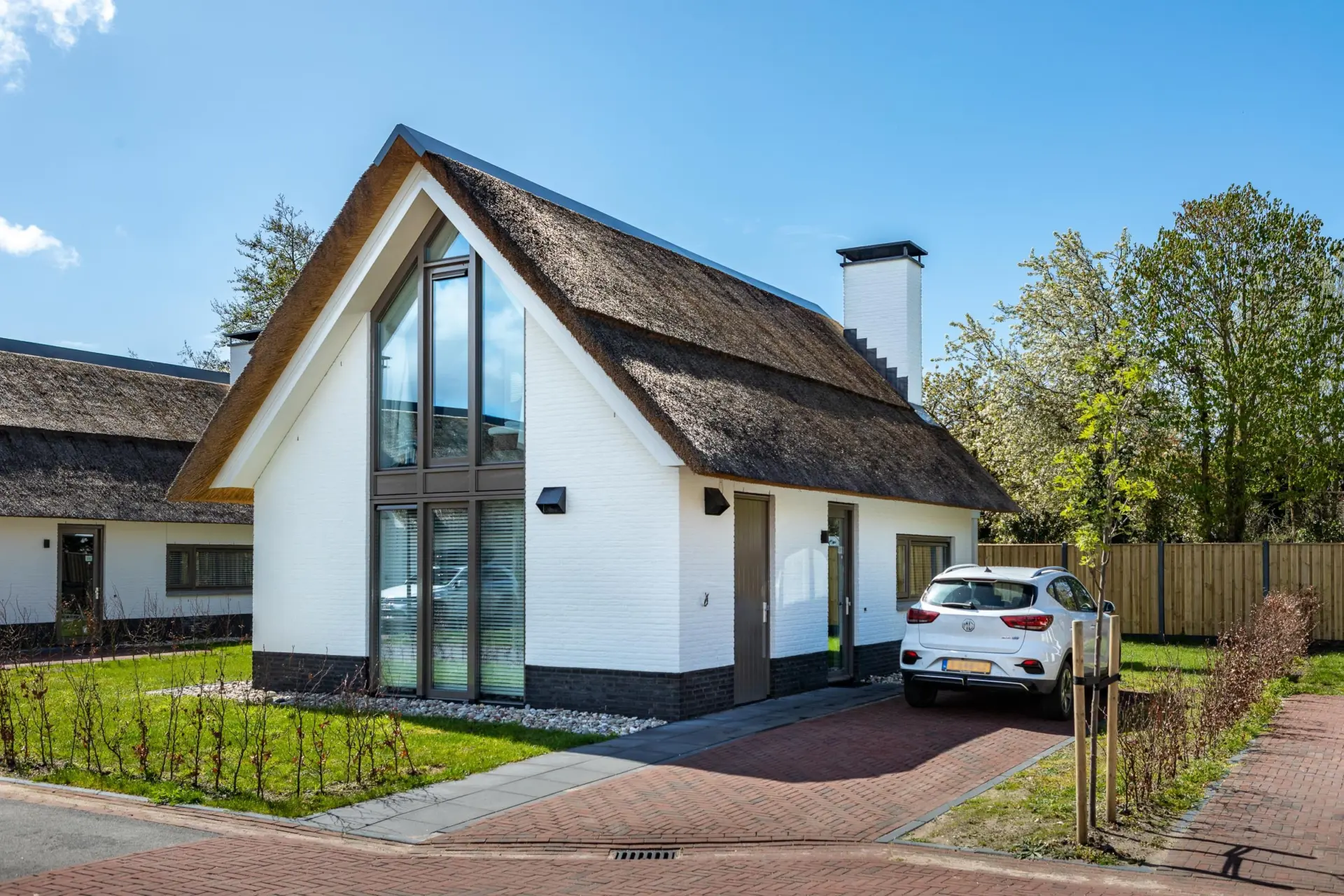 achterzijde met parkeerplaats putter prestige