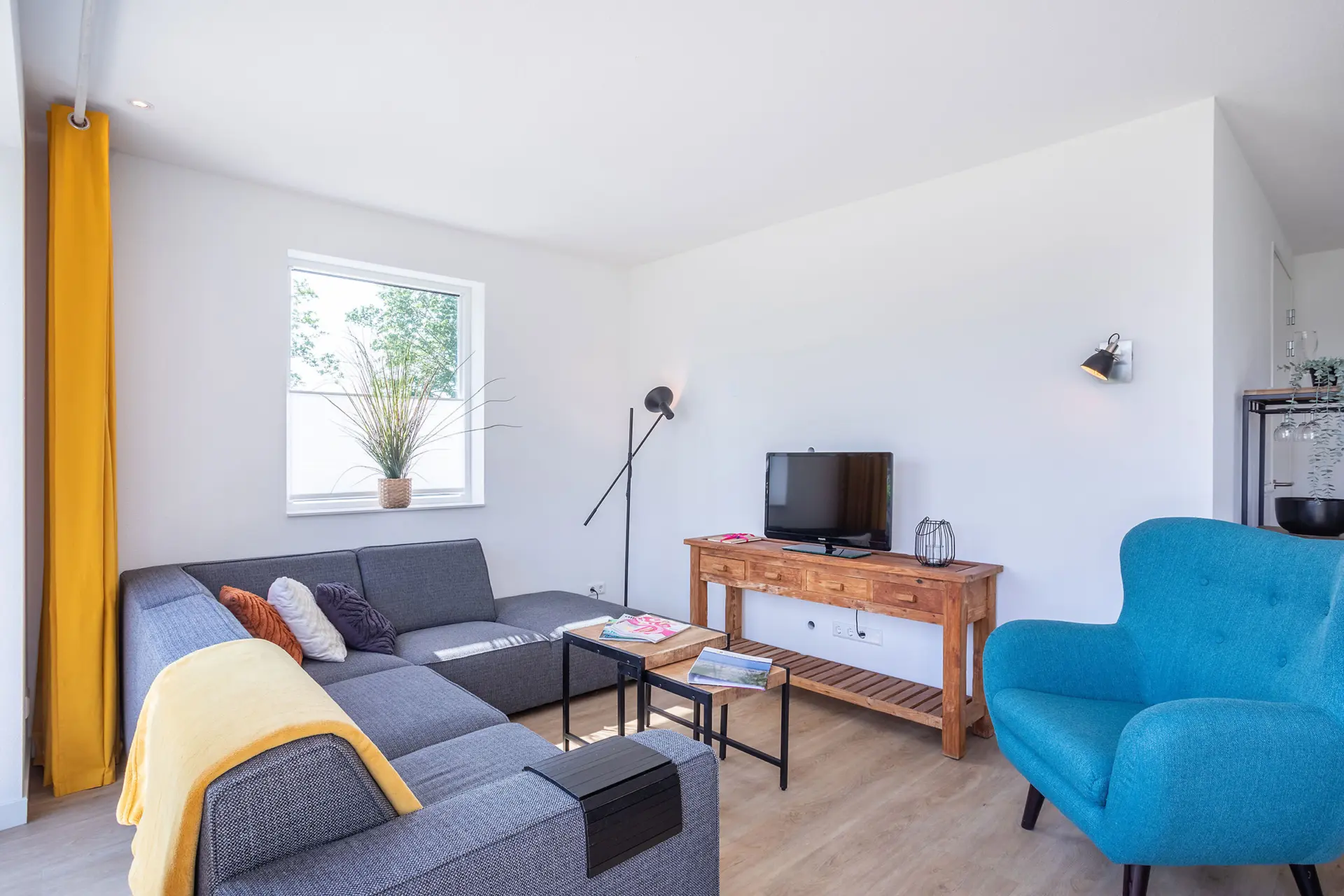 Eethoek met televisie